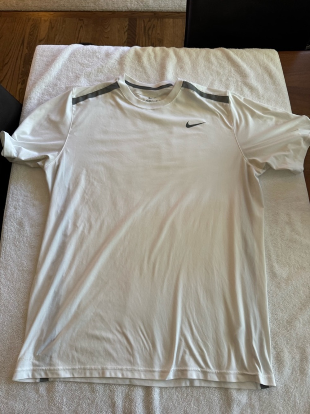 Nike Drifit White Short Sleeve Mens Tee shirt. Very good condition.